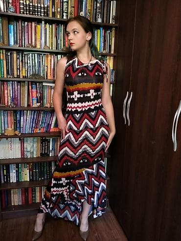 Жеке буюмдар: Красивое, яркое, притягательное платье. Размер S, на высокую девушку — 1