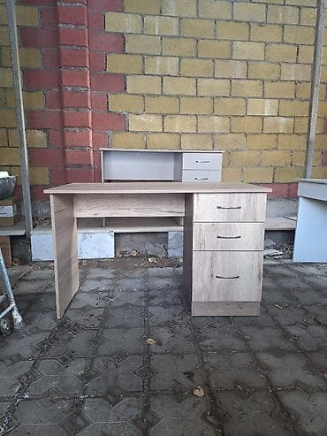 Офисные столы: Офисный стол, Новый, Нерегулируемый, цвет - Серый, Прямоугольный, ЛДСП, Самовывоз, Платная доставка — 1