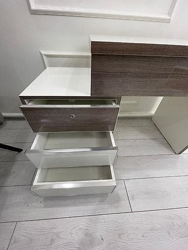 сейфы для денги: Туалетный столик, С зеркалом, цвет - Белый, ЛДСП — 6