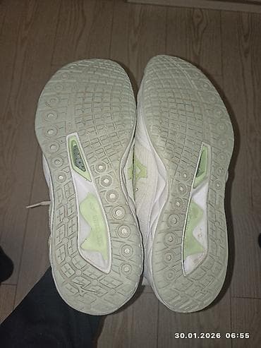 Продаю срочно волейбольные кроссовки Mizuno Wave luminous 2 Кроссовки