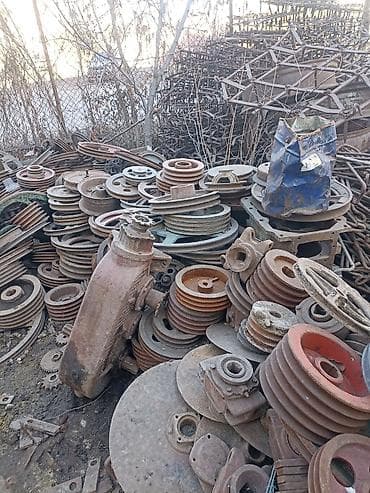 обувь школьная: Склад металлолома и б/у промышленного железа. Ассортимент на фото: - — 2