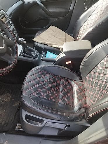 срочно машина: Skoda Octavia: 2012 г., Бензин, Универсал — 9