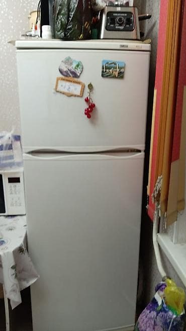 Тостерлер: Холодильник двухкамерный с верхней морозильной камерой. - — 1