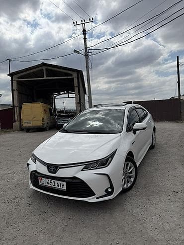 Toyota Corolla: 2021 г., Гибрид, Седан — 1