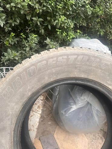 Шины 265 / R 17, Зима, Б/у, Комплект, Внедорожные (АТ/МТ), Bridgestone