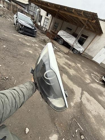 доп свет: Передняя левая фара Hyundai 2013 г., Б/у, Оригинал — 1