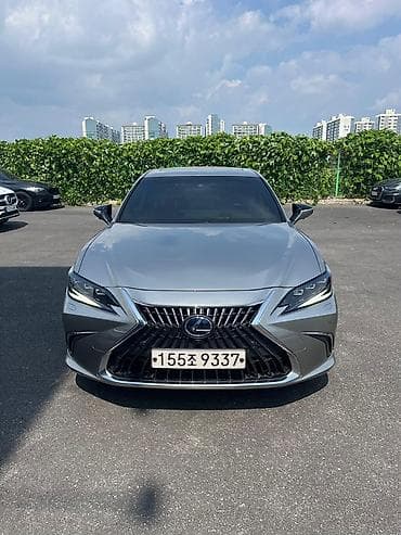 Lexus ES: 2022 г., Вариатор, Гибрид, Седан — 1