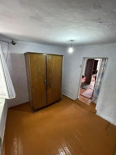 үй квартира: Ысык -Көлдүн түштүк тарабынан Кажы- Сай айылынан үй сатылат . Участогу — 8