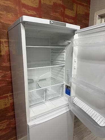 2 gb: Холодильник Indesit, Б/у, Двухкамерный — 2