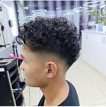 Мужская стрижка: кудрявый топ + skin fade мужская корейская химия -
