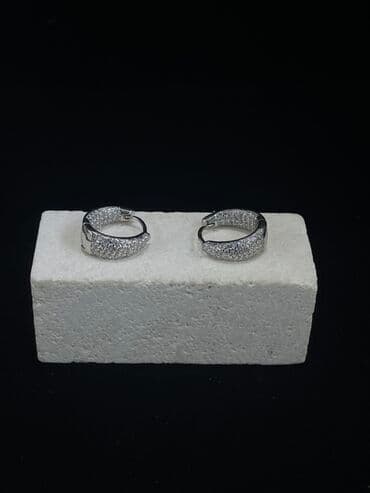 украшение шампанского для свадьбы: Элегантные серьги-кольца серебристого цвета, украшенные россыпью — 5