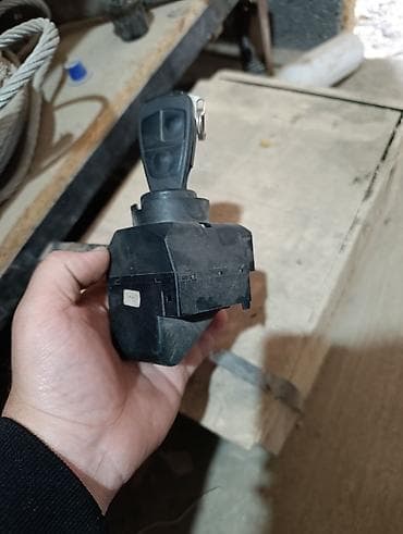 2 4 д: Замок зажигания Mercedes-Benz — 1