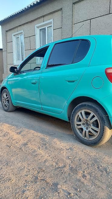 Унаа: Toyota Yaris: 2000 г., 1 л, Кол менен иштөөчү, Бензин, Хетчбек — 4
