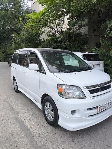 Toyota Noah: 2005 г., 2 л, Автомат, Бензин, Вэн/Минивэн — 2