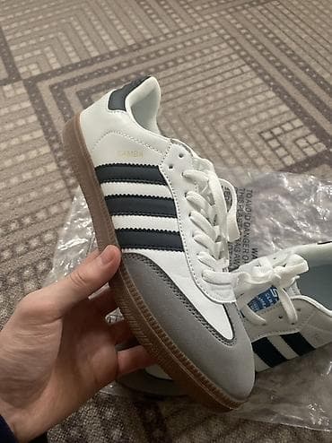 бутсы футбольный: Мужские кроссовки, 41.5, Adidas, Новый, цвет - Белый — 1