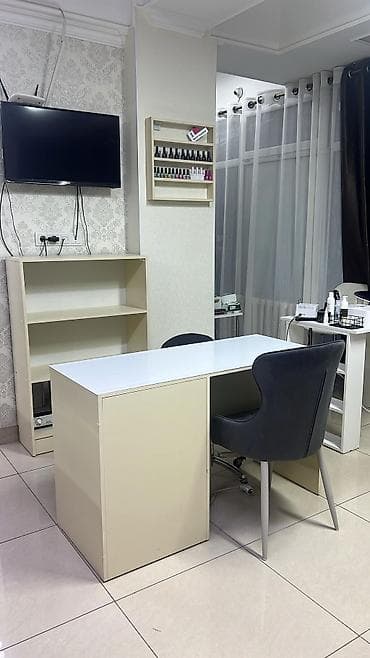 Сдаю маникюрный стол и педикюрное место в 12 микрорайоне. На долгий at lalafo.kg Сдаю маникюрный стол и педикюрное место в 12 микрорайоне. На долгий