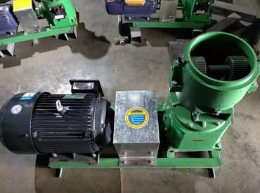 продам бу оборудование для птицефабрики: Мини Линия гранилированния корма для крс, птиц, рыб и т.Д. (в форме — 7