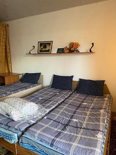 one room: Гостевой дом на Иссык-Куле, Чолпон-Ата, 4 места, На неделю — 9