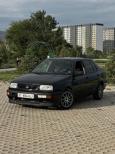 Унаа: Volkswagen Vento: 1992 г., 1.8 л, Кол менен иштөөчү, Бензин, Седан — 1
