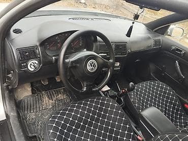 Унаа: Volkswagen Golf: 1998 г., 1.6 л, Кол менен иштөөчү, Бензин, Хетчбек — 4