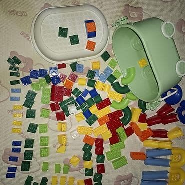 логика: Конструктор крупный для детей с контейнером на колёсиках. мне — 3