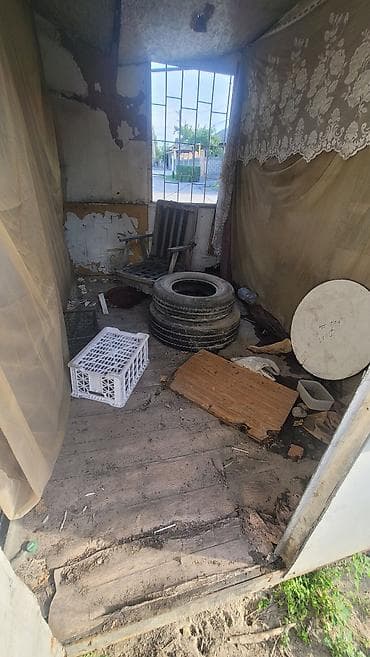 киос: Передвижной торговый киоск/павильон с рольставнями требуется ремонт — 4
