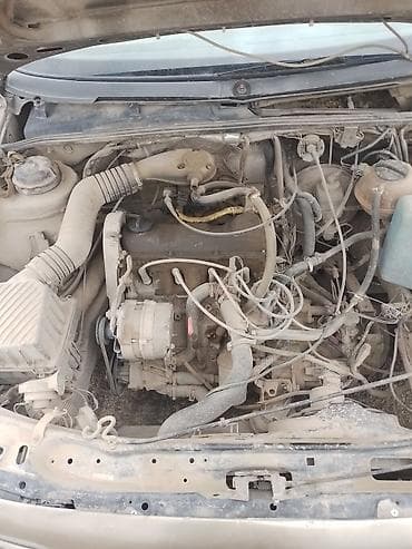 Транспорт: Volkswagen Passat: 1988 г., 1.8 л, Бензин, Седан — 4