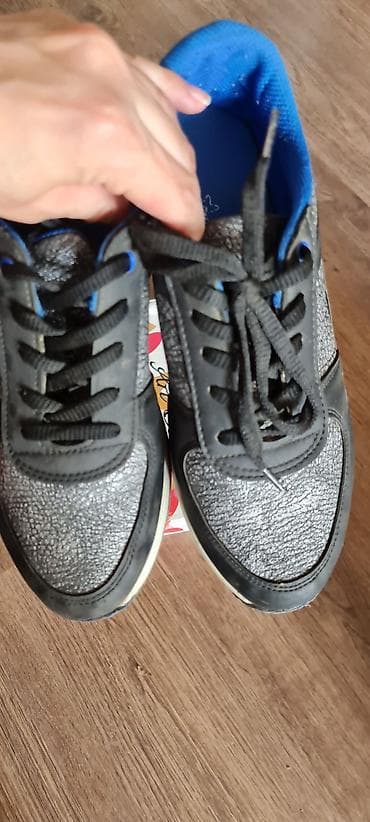 Женская обувь: Кроссовки в хорошем состоянии — 3