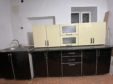 Мебельные гарнитуры: Продается б/ у кухонный гарнитур, состояние ближе к идеалу. Материал — 1