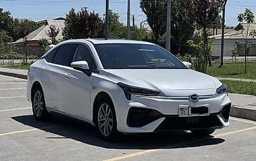 GAC: GAC Aion S (электромобиль), белый седан ЗАПАС ХОДА 480 км. Салон — 2