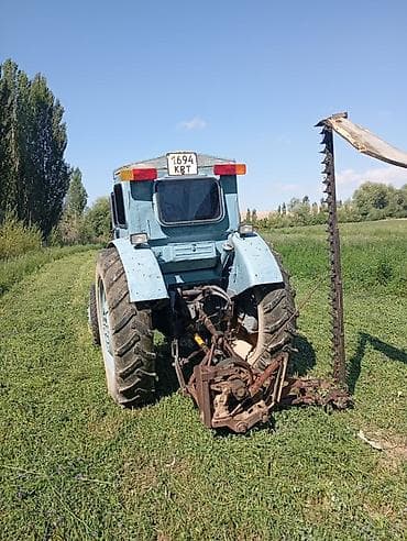 тягач жейфан: Трактор колесный с кабиной, цвет голубой. Полный привод — 3