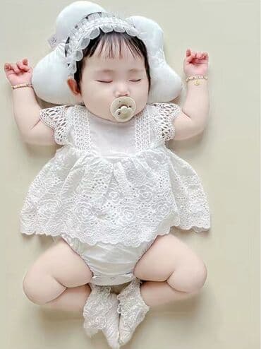 Балдардын башка кийимдери: Девочков. одежда: белое хлопк.нарядное платье с ободочком и носочками — 4