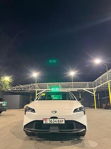 GAC: Электромобиль GAC Aion S Plus (белый седан) GOD — 2