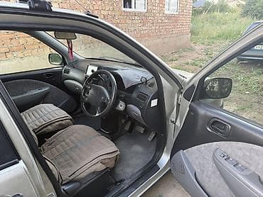 Toyota Raum: 2000 г., 1.5 л, Бензин — 5