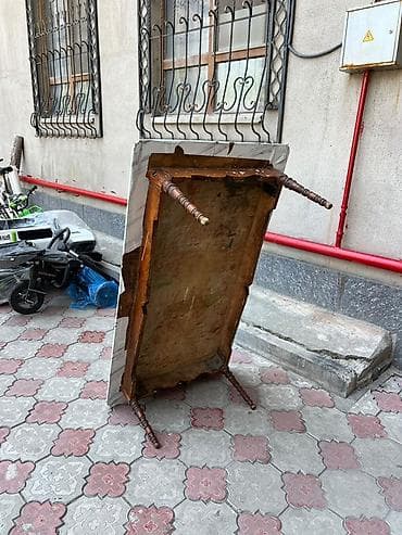 Ковер и стул вместе 5000 сом 
Отдельно : стул 2000 сом 

+ Бексулатн