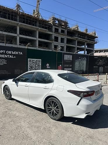 Toyota Camry: 2021 г., 2.5 л, Автомат, Бензин, Седан — 4