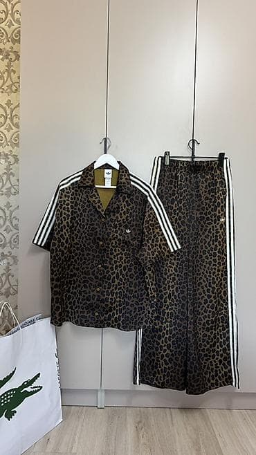 Личные вещи: Adidas оригинал 💯 %👌Костюм в леопардовом принте (рубашка + широкие — 3