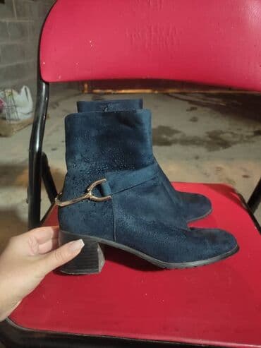 38 размер 
Деми 
500 сом