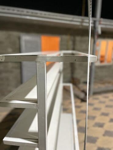 оборудование для бутика: Продаю полку для бутика очень в хорошем состоянии — 10