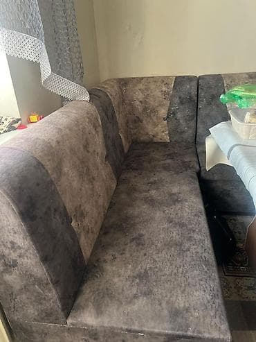 small table: Угловой кухонный диван и горный велосипед Угловой кухонный диван: - — 1