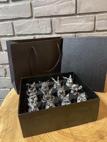 из серебра: • Набор рюмок в подарочной коробке: • 12 стопок-перевертышей (знаки — 4