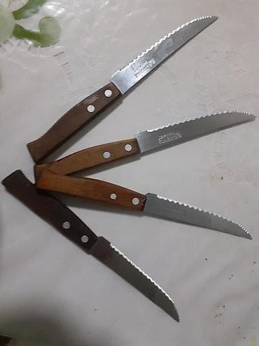 кухонный посуда: Ложки,вилки,ножи, чистилки для овощей. Есть в большом количестве — 2