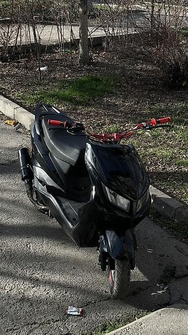 Скутеры: Тип скутера 150 куб. см, Бензин — 2