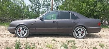 Mercedes-Benz E-Class: 1995 г., 2.2 л, Кол менен иштөөчү, Бензин, Седан — 1