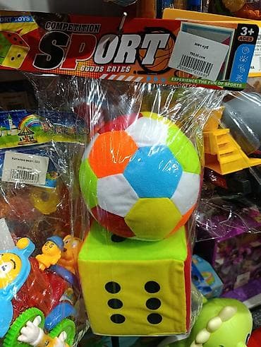 Набор мягких игрушек для активных игр: разноцветный мяч и большой