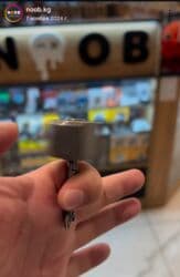 эксклюзивные свадебные пригласительные: Металлический брелок‑спиннер в форме молота Тора (Mjolnir). Тяжёлый — 3