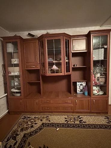 керебет бу: Гостиная стенка из ЛДСП в тёплом оттенке ореха с классическими — 2