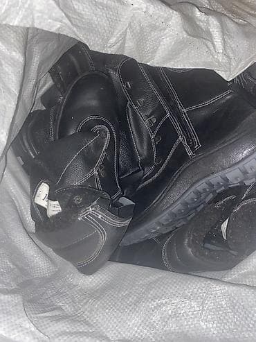 кыргыз кийимдери: Зимние рабочие ботинки (утеплённые) - Материал верха: плотная чёрная — 1