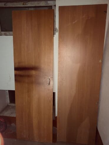 лес пол: Межкомнатная дверь, Б/у, Глухие, Одностворчатая, Деревянная, Распашная, Хайтек, цвет - Коричневый — 1