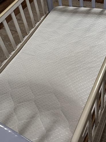 купить детскую кровать с матрасом: Продам детскую кроватку с матрасом и бортиками.(б/у) Матрас — 6